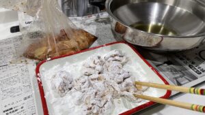 Coat each chicken piece in the potato starch, until fully coat.